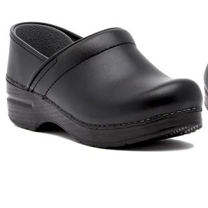 Dansko | Professional Black Box Clogs